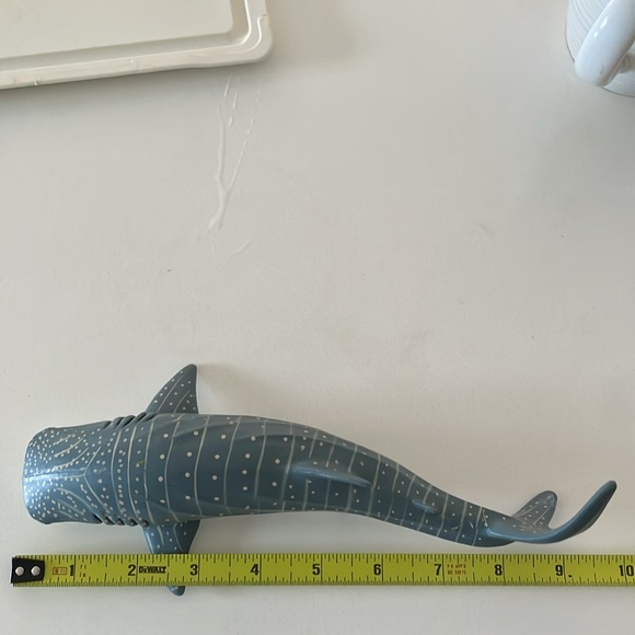 Solid Whale shark and dolphin - Picture 10 of 12